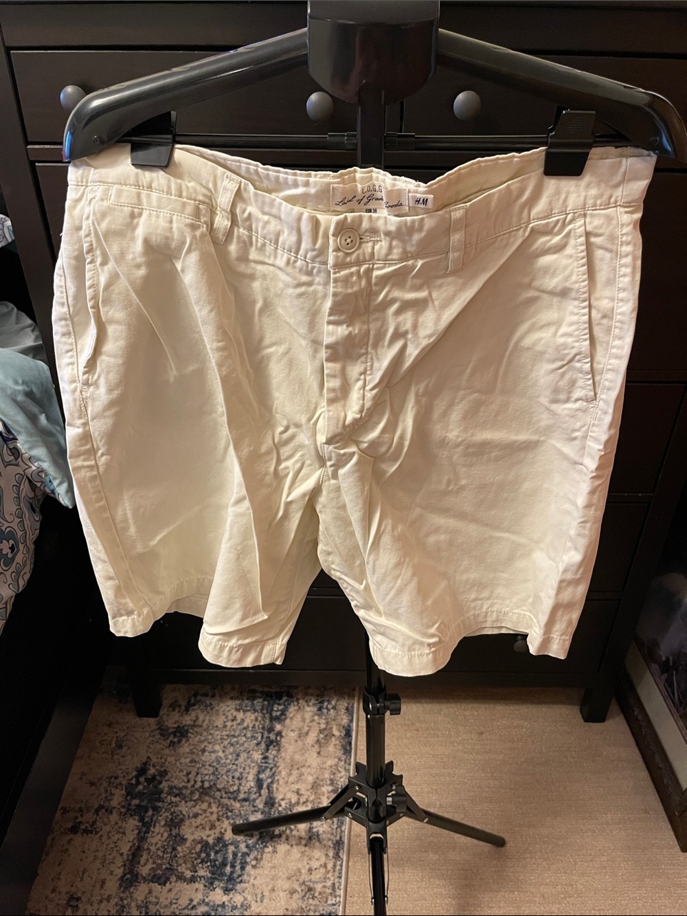 H&M Men's Cream Flat-Front Cotton Shorts